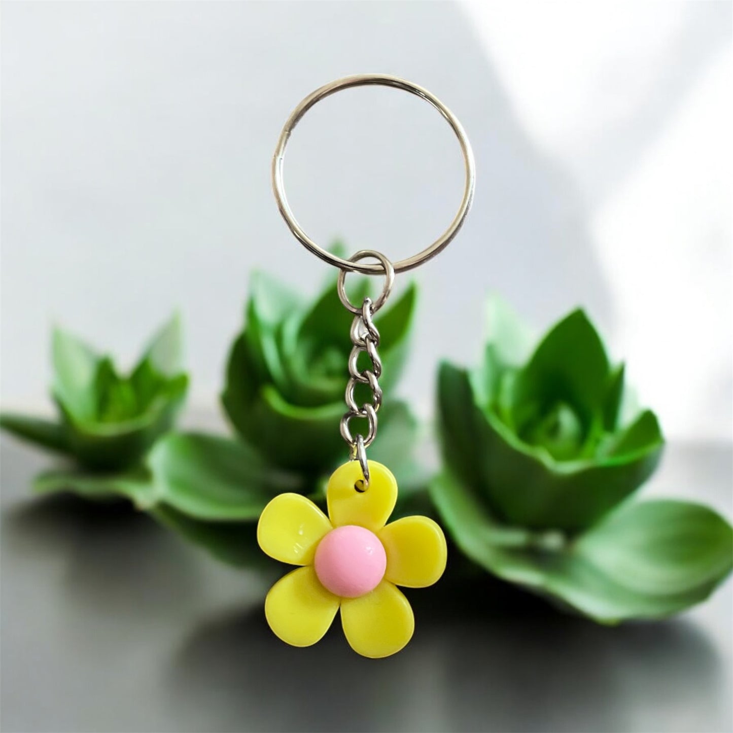 🌸 Porte-Clés Fleur Colorée – L’Accessoire Trop Mignon à Emporter Partout !