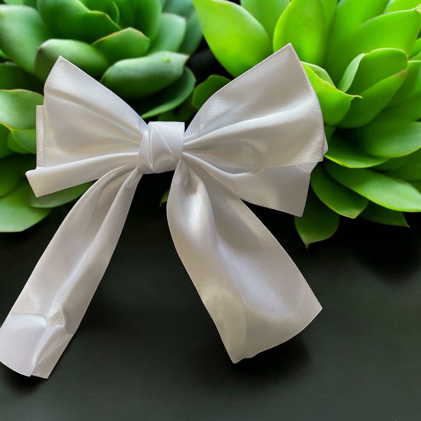 Pinces Nœud Satin – Élégance Intemporelle