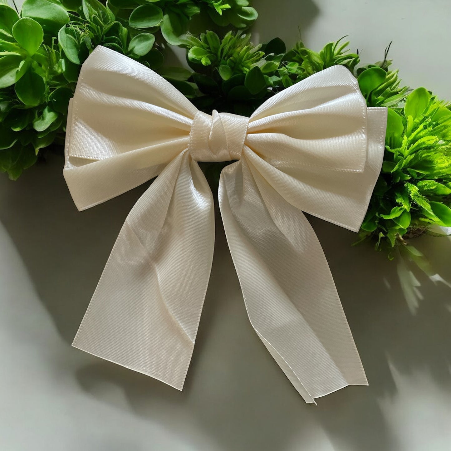 Pinces Nœud Satin – Élégance Intemporelle