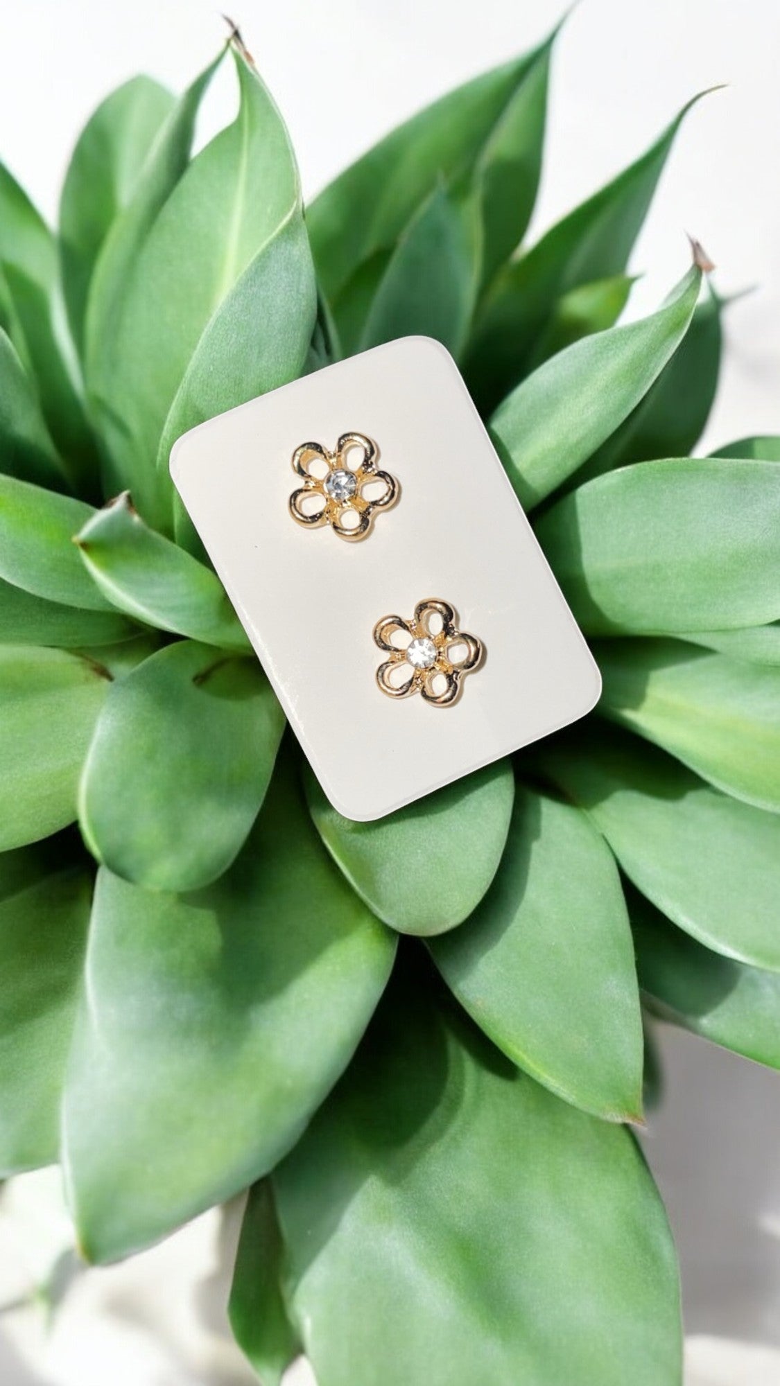 Boucles d’oreilles à formes – Élégance féminine et tendance