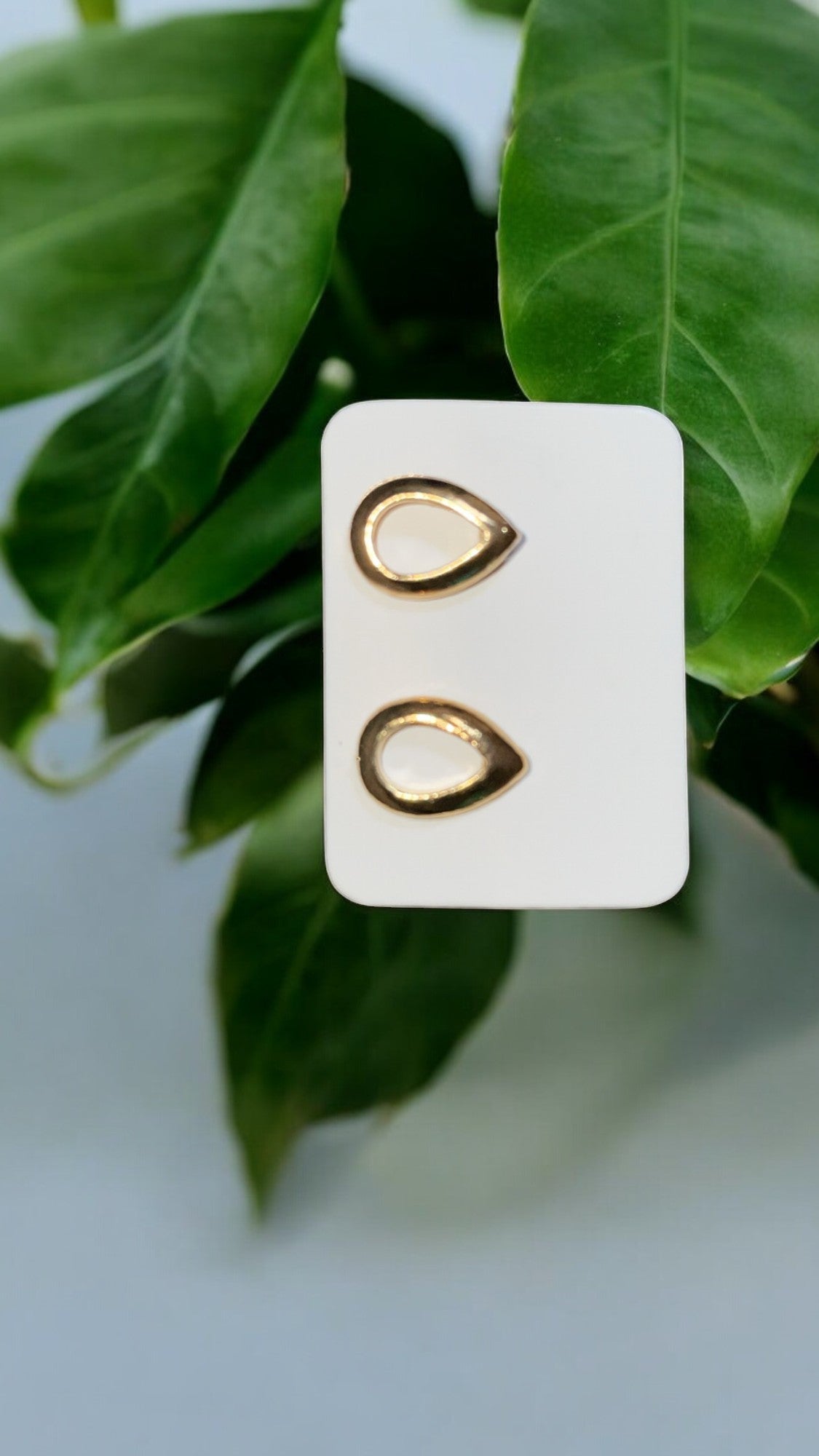 Boucles d’oreilles à formes – Élégance féminine et tendance