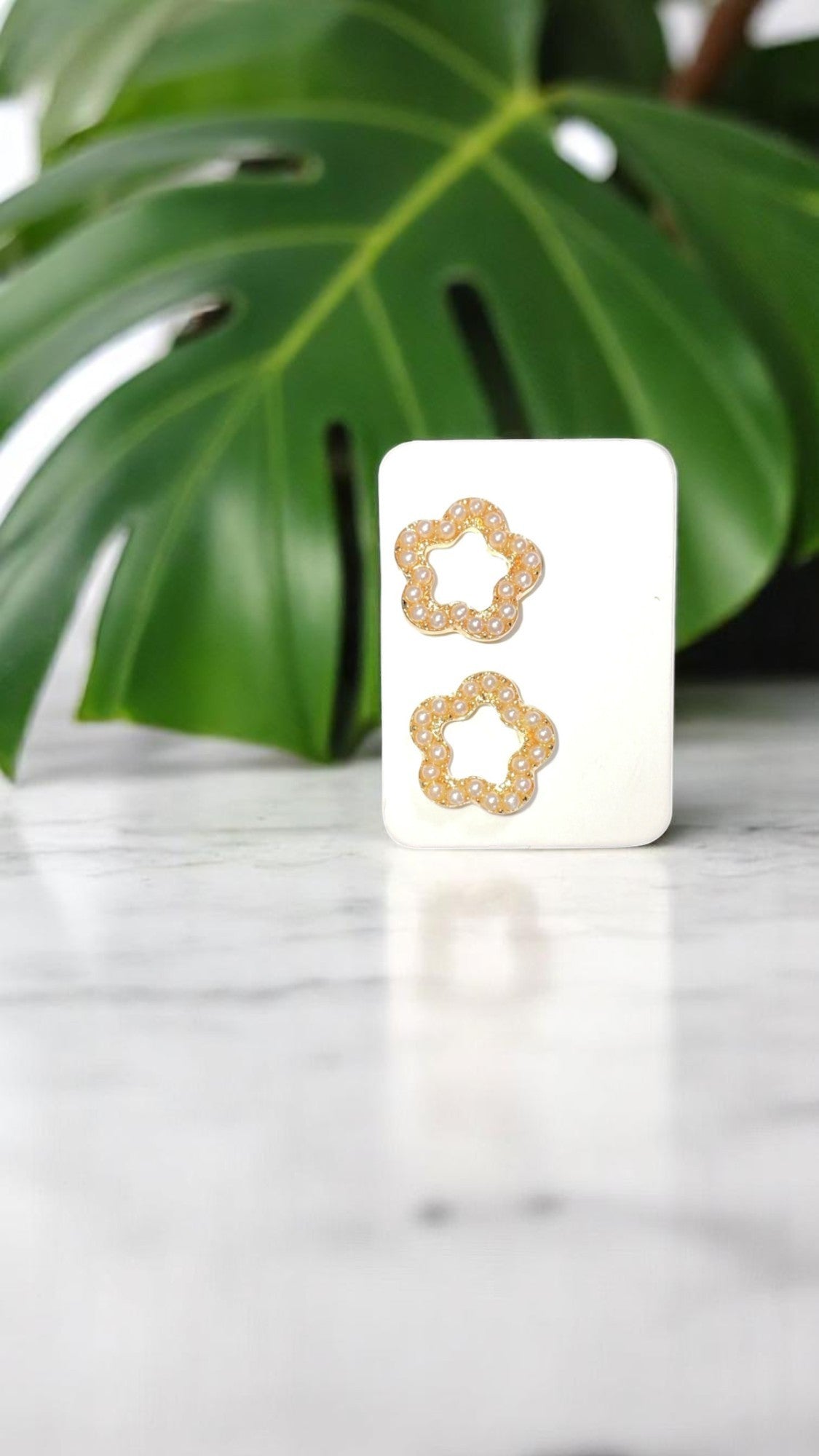 Boucles d’oreilles à formes – Élégance féminine et tendance