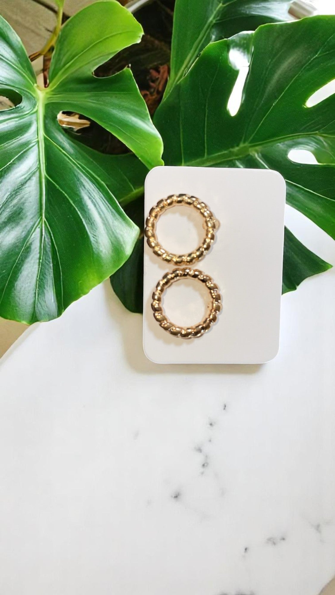 Boucles d’oreilles à formes – Élégance féminine et tendance