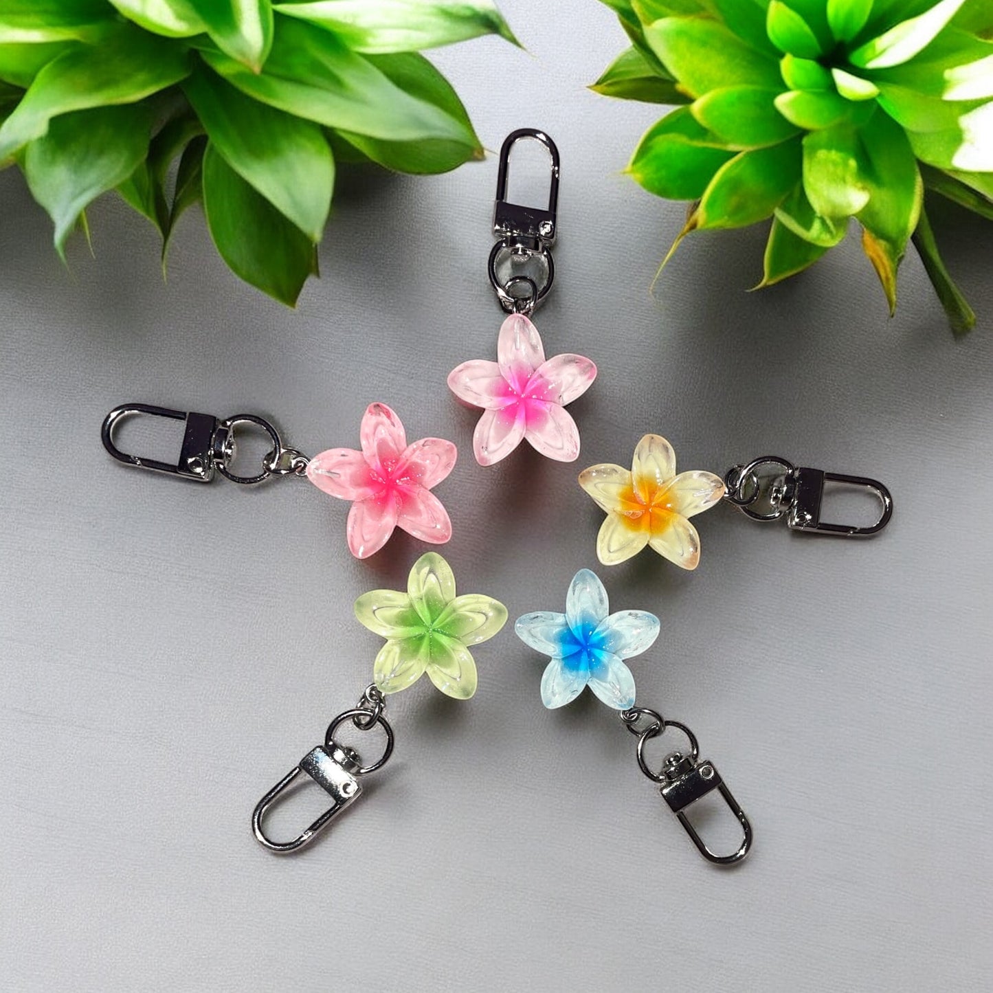 🌸 Porte-clés Fleur Résine – Accessoire Coloré et Tendance