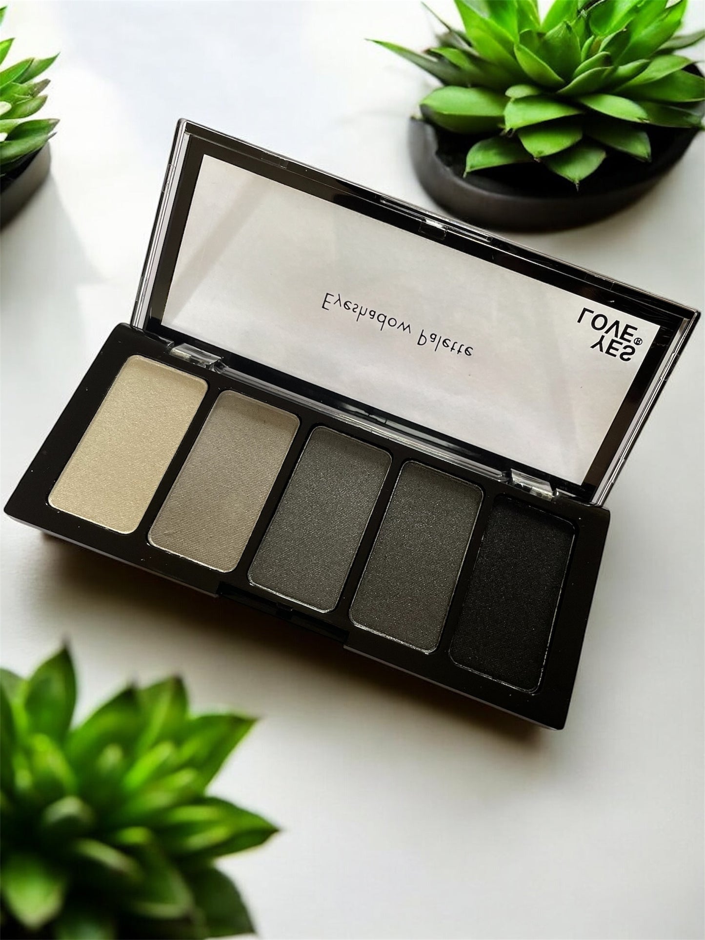 🌟 Palette de Fards à Paupières – YES LOVE 🌟