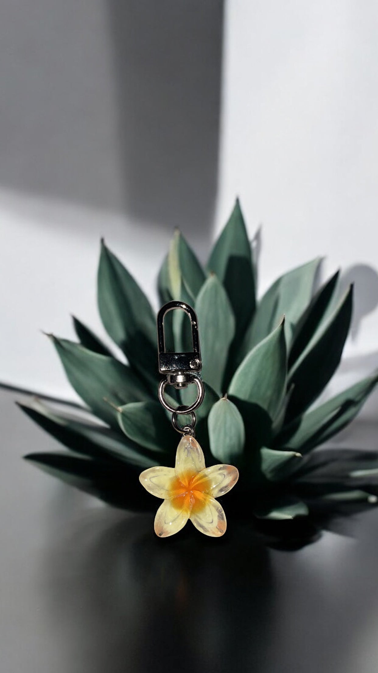 🌸 Porte-clés Fleur Résine – Accessoire Coloré et Tendance