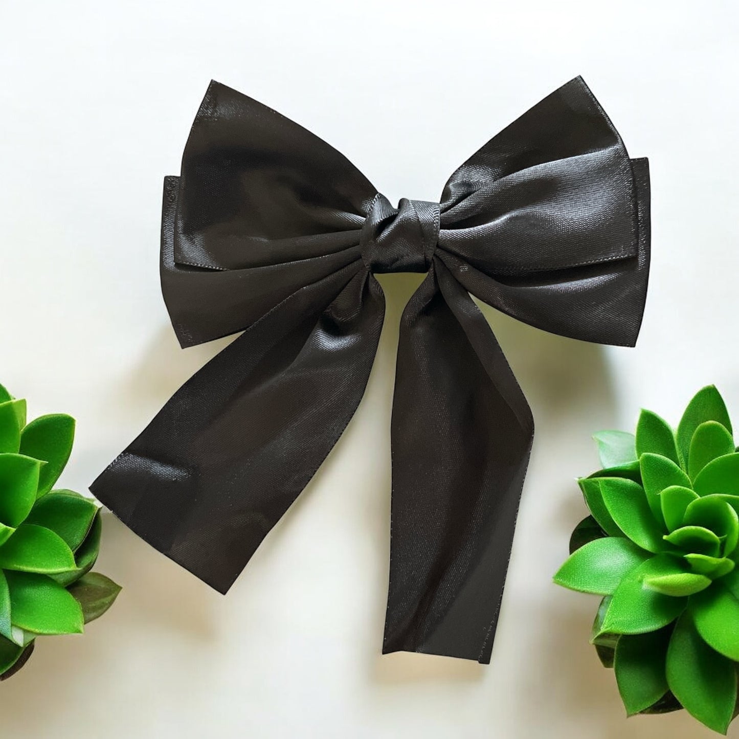 Pinces Nœud Satin – Élégance Intemporelle